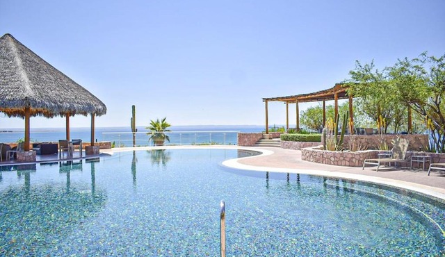 Vista Mar 2BR 2Bath Condo with pool and great views