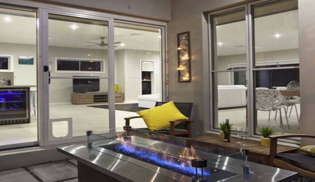 VISTA ONE - THE VINTAGE HOLIDAY HOUSES