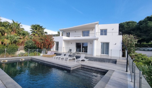 Vista Para o Mar, Calmo/sem Vis-à-vis, a 5min da Praia, Piscina com Portões