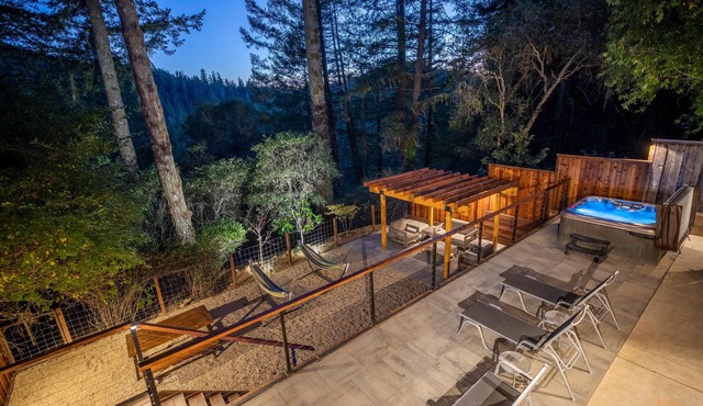 Vista Retreat with Hot Tub and Tastings Included