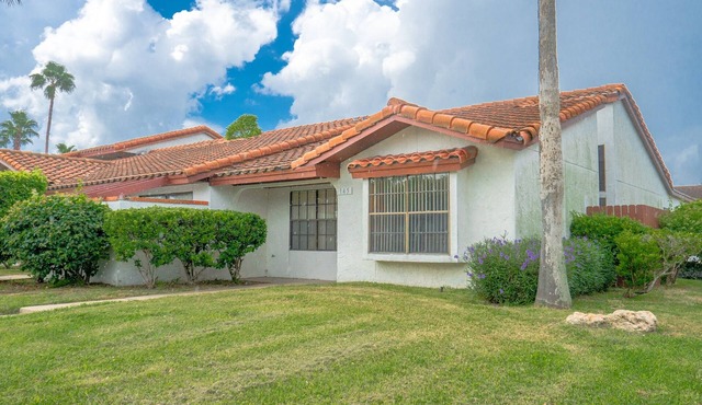 Vista Verde 145 - Comfortable Condo in Brownsville