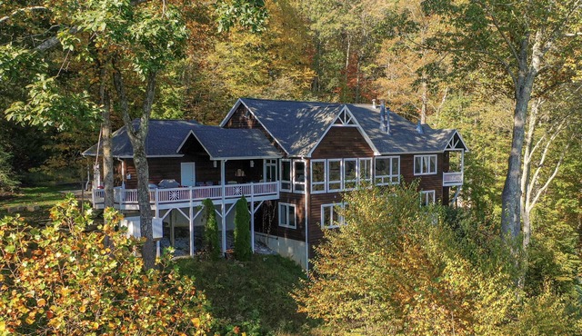 Vista View Lodge | 7BR Group Retreat + Hot Tub, Views & Biltmore Pass