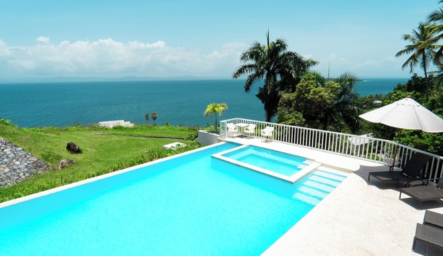 Vistamare Samana 1-bedroom beachfront, pool, Wifi VII 102