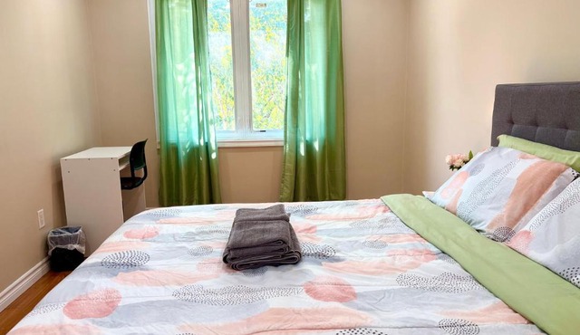 Vita House - cozy rooms short walk or Uber to Rogers Stadium and Yorkdale