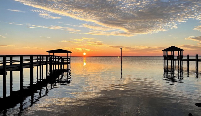 Vitamin Bay, Duck NC - Soundfront, private pool & hot tub