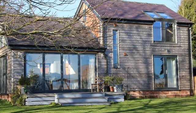 VITULA COTTAGE, family friendly, character holiday cottage in Wem