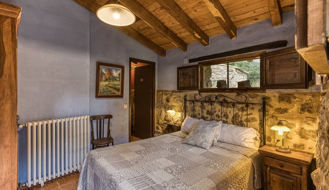 'Viura' Room with Mountain Views, Shared Pool and Shared Terrace