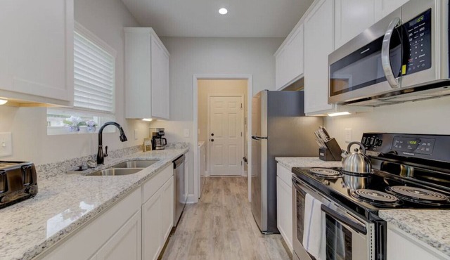 Viva Verde by Heartwood | 10 Mins to Downtown
