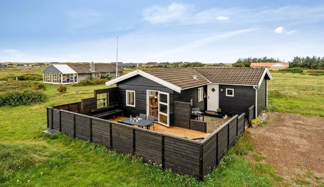 "Viveka" - 500m from the sea by Interhome