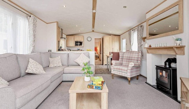 Vivian Lodge 2 Bedroom New Forest Holiday Home Hoburne Bashley Sleeps 4