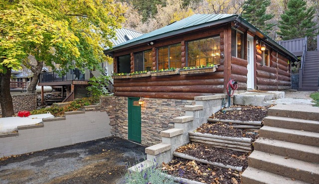 Vivian Park Retreat w/Hot Tub Provo Canyon Getaway