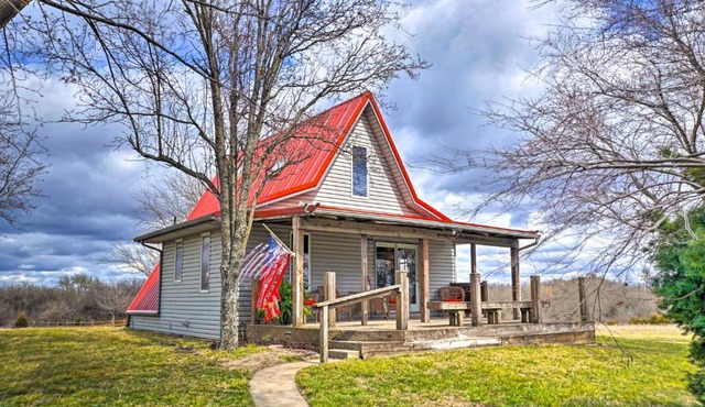 Vivid 'Cedar Ridge' Cabin ~ 23 Miles to Wichita!