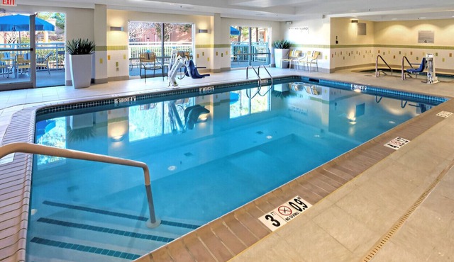 Vivid Suite for a Couple's Escape! Free Breakfast