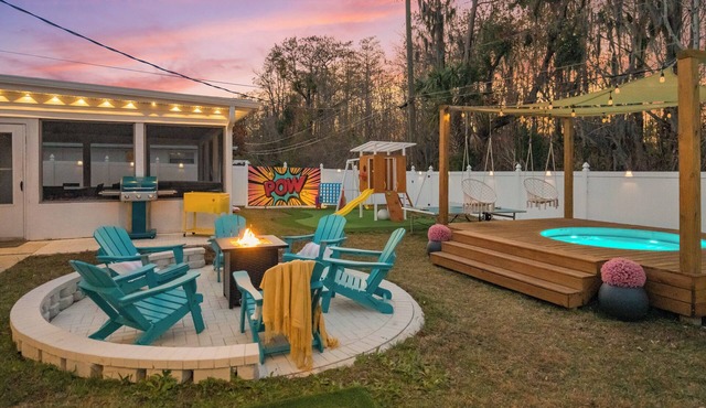 Vivid Vintage Retreat 3800 sq ft w/Garage Arcade