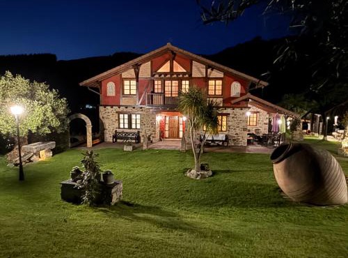 Vivienda turistica jardín con encanto y piscina