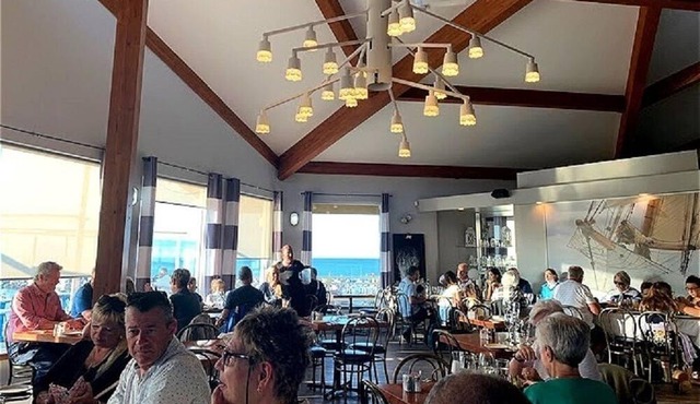 Voilier à la Marina Près de Tout