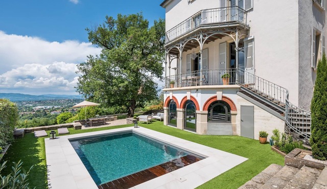 Volange - Homely house with pool, garden and amazing view