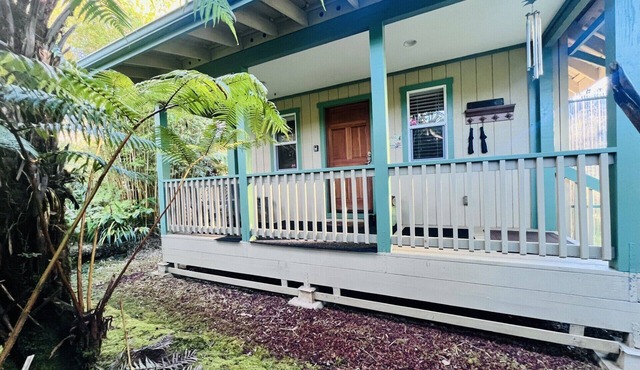 Volcano Retreat - 2BR + Enclosed Bonus Room & Workspace, 6 Min to Volcano Park