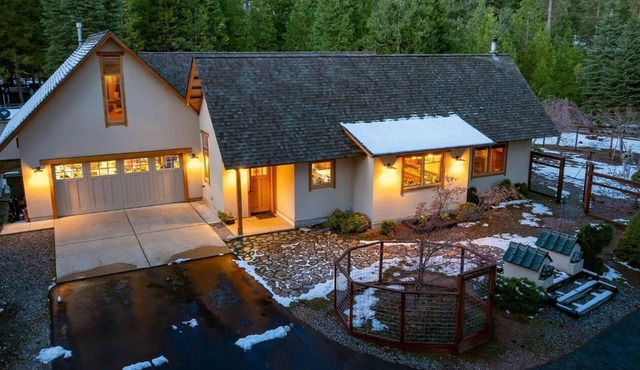 VolcanonJapanese-inspired Zen retreat in the Pines