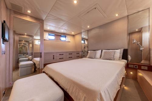 Votre Palace Flottant sur la Croisette à Cannes