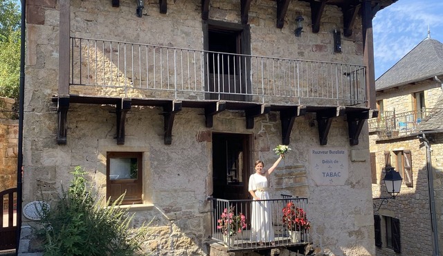 Votre Séjour en Aveyron : Maison de Caractère au Pied D'un Château Médiéval