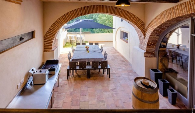 Voyagez Dans Cette Immense et Magnifique Bâtisse "Ma vie là ! au Bord de L'eau"