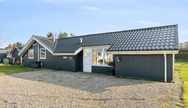 "Vrage" - 800m from the sea by Interhome