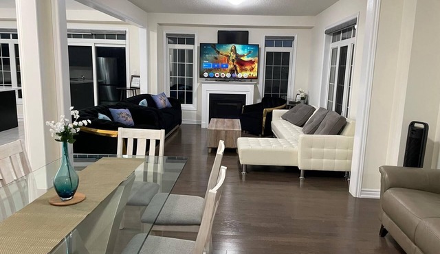 VRBO 6 Bedroom 3.5 Bath Awesome Corner Property for SHORT TERM RENTAL