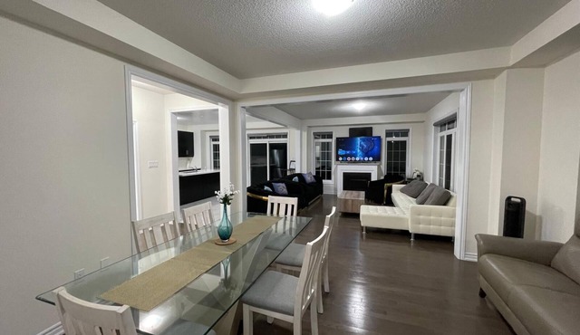 VRBO Awaits You Booking 6 Bed 3.5 Bath Beautiful Property - Fun | Love| Friends