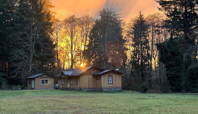 VRBO Starry Night Cabin On The River