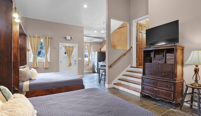 VRBO Studio Suite w/Private Bath