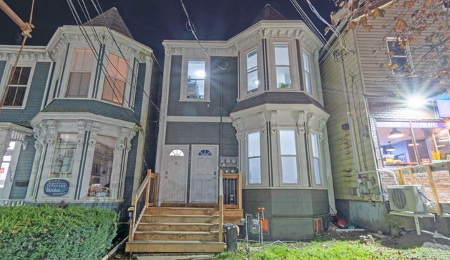 Vrbo Stylish Downtown Apartment