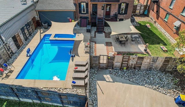 VRBO Third Floor Suite w/private bath