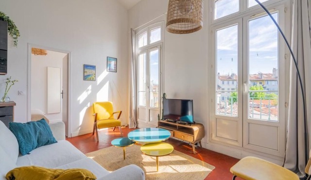 Vue Azure - 3 ch, Plein Centre, Climatisé, Balcon