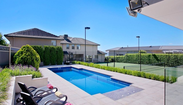 Vue de la Mer | Luxe Retreat: Tennis, Pool & Views