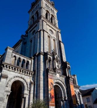 VUE DE REVE CHAMBRE dans APPARTEMENT DE STANDING - vous faites le ménage-Very good prices but you have to cle-an th-e flat