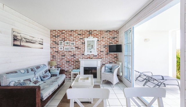 Vue et face golf port bourgenay, proche mer, foret