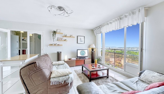 Vue mer/ville à 180° et véranda pour ce beau T3