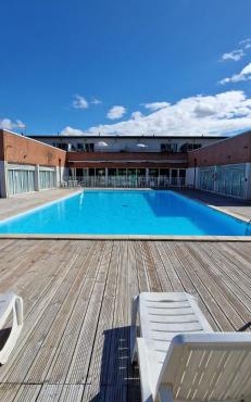 Vue sur le golf chez les grats-piscine-clim