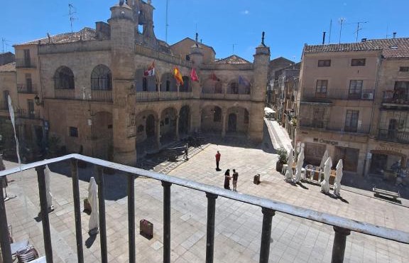 VuT. El Balcón de la Plaza - B.