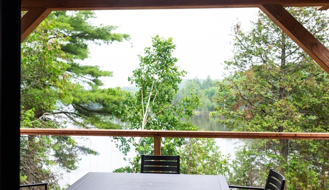 Waterfront lux loft 2 bed/r perfect 1 or 2 couples