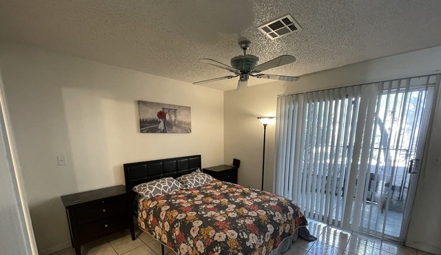 W Cozy two Bedroom 2 Bathroom Close Strip