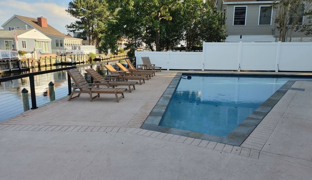 W. Fenwick Beach Retreat-Saltwater Pool and Canal Front! Minutes to Fenwick & OC