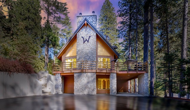 W House in BLS, Game Room, Fire Pit, Hot Tub, Central AC&Heat, Pet friendly!