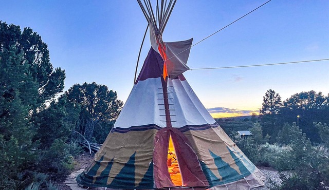 W-W: Authentic Tipi with Great Views!