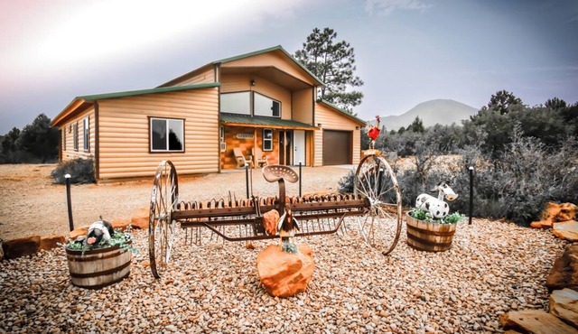 W-W: Farm House Cabin - a guest favorite!