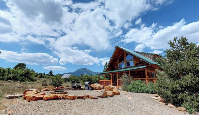 W-W: Western Town Retreat, 2 Cabins & Barndominium