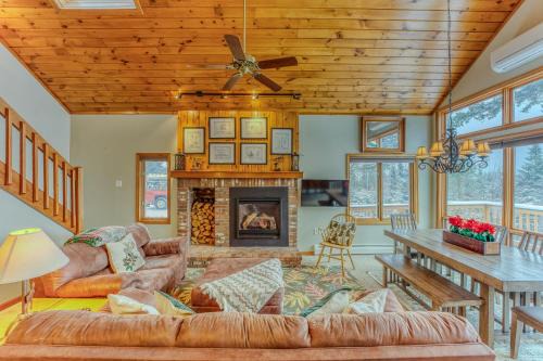 W12 Updated Townhome with Epic Ski Views, AC & On-Site Trails Near Mt Washington Hotel