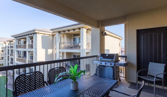 W307 Third Floor 3-bedroom Pool View