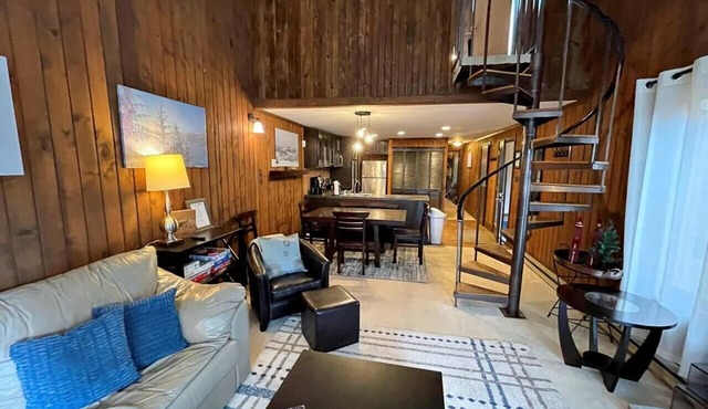 Wabasso 16, Walk to Upper Flume, Cozy 2BR/2BA Retreat, Covered Parking